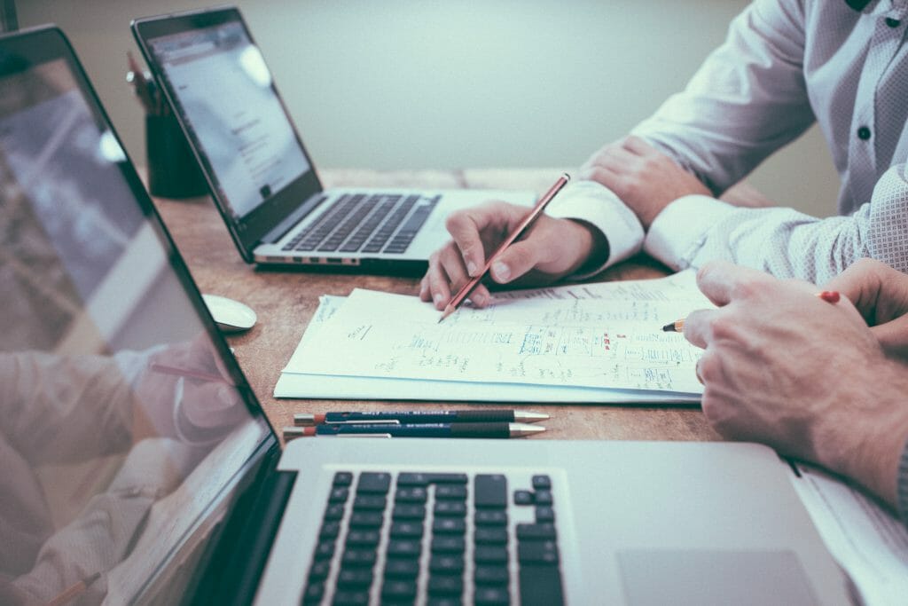people-collaborating-on-goals